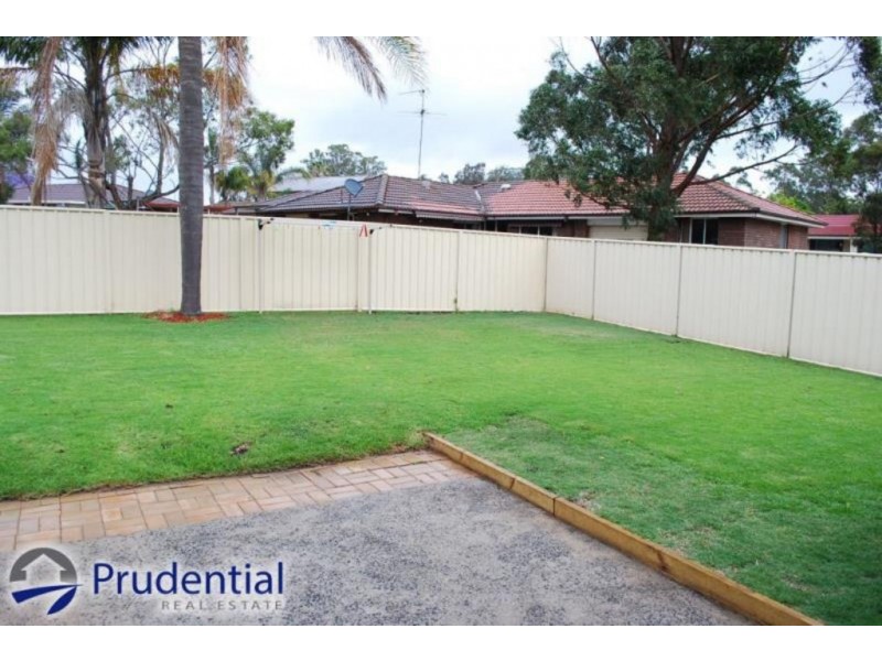4 Seyton Place, Rosemeadow NSW 2560