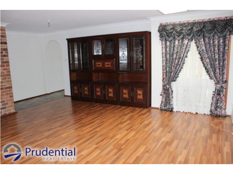 15 Demetrius Road, Rosemeadow NSW 2560