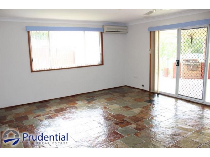 15 Demetrius Road, Rosemeadow NSW 2560