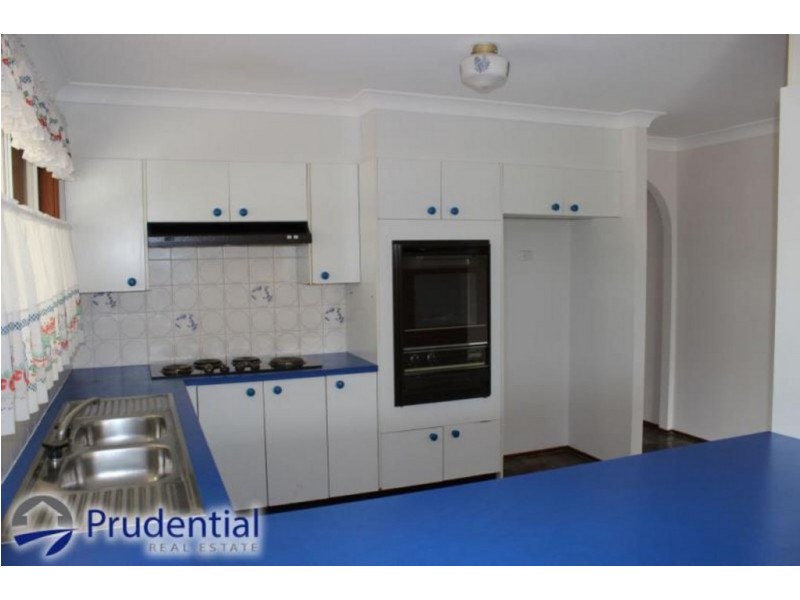 15 Demetrius Road, Rosemeadow NSW 2560