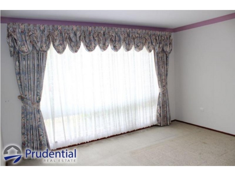 15 Demetrius Road, Rosemeadow NSW 2560