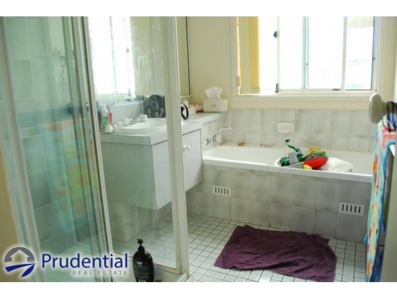 17 Copperfield Drive, Ambarvale NSW 2560