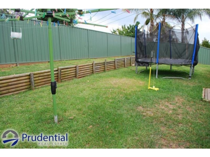 17 Copperfield Drive, Ambarvale NSW 2560