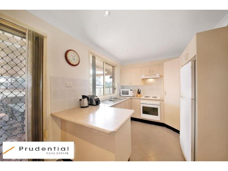 11 Fortinbras Crescent, Rosemeadow NSW 2560