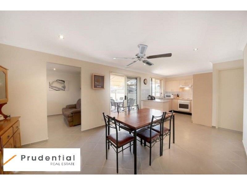 11 Fortinbras Crescent, Rosemeadow NSW 2560