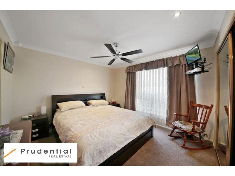 11 Fortinbras Crescent, Rosemeadow NSW 2560