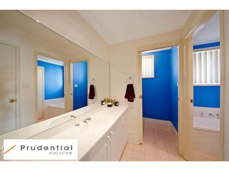 11 Fortinbras Crescent, Rosemeadow NSW 2560