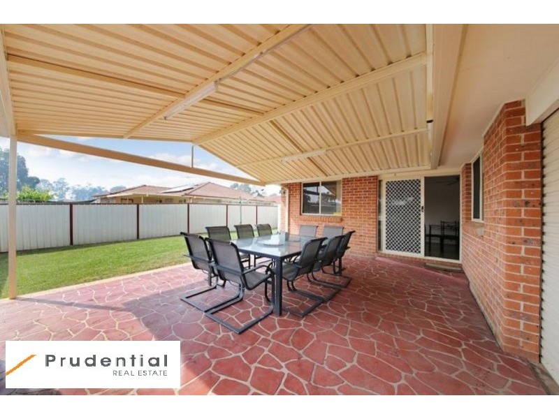 11 Fortinbras Crescent, Rosemeadow NSW 2560