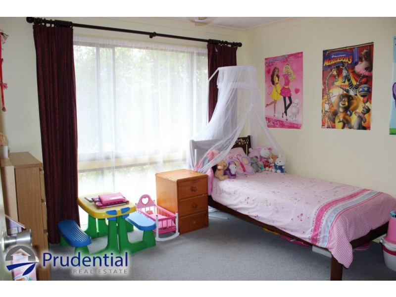 84 Cleopatra Drive, Rosemeadow NSW 2560