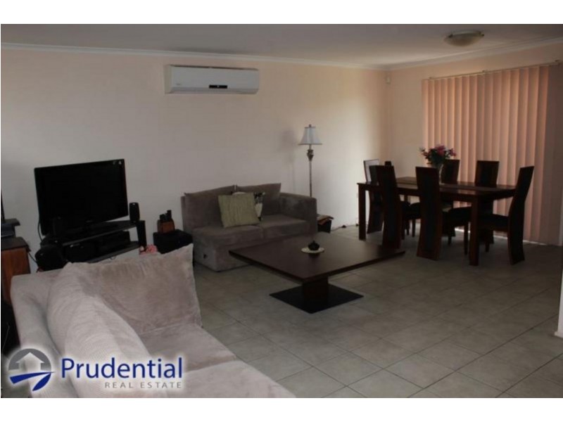 8 Whorlong Place, St Helens Park NSW 2560