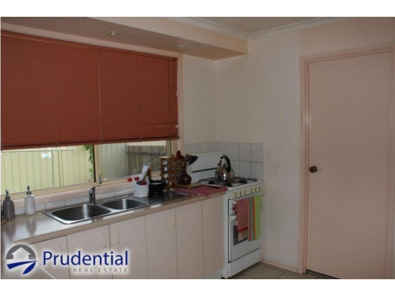 8 Whorlong Place, St Helens Park NSW 2560