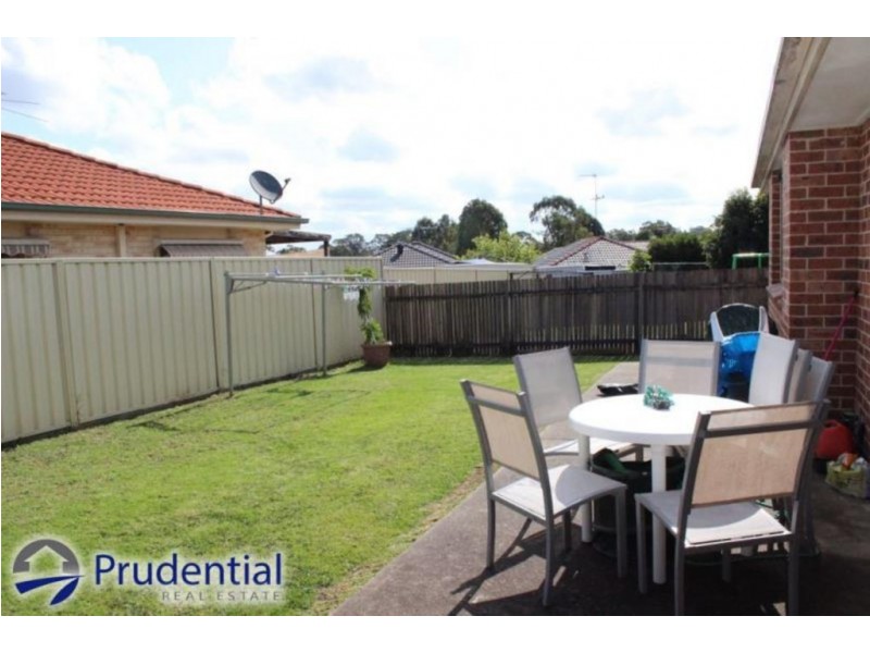 8 Whorlong Place, St Helens Park NSW 2560