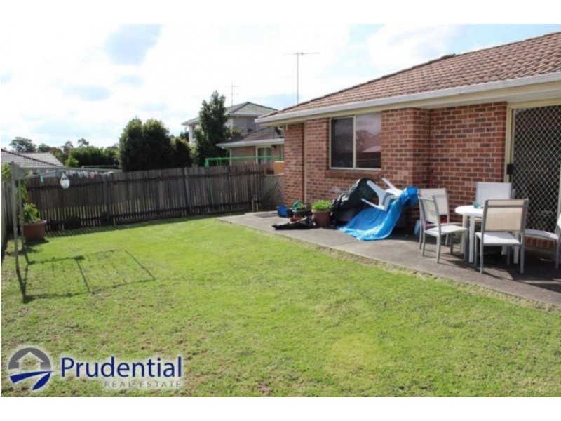 8 Whorlong Place, St Helens Park NSW 2560