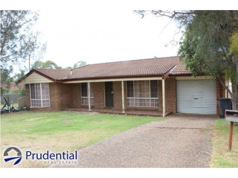 13 Greengate Road, St Helens Park NSW 2560