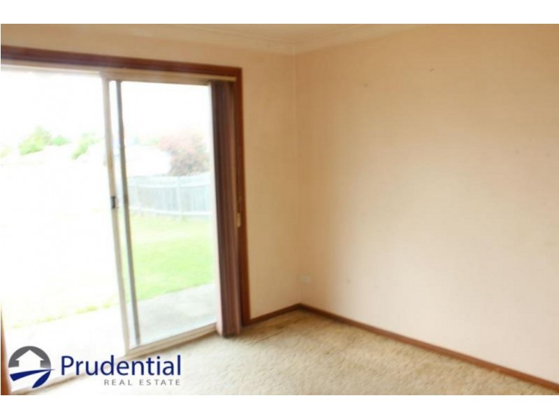 13 Greengate Road, St Helens Park NSW 2560