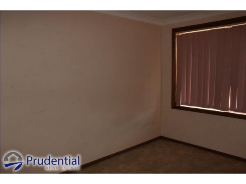 13 Greengate Road, St Helens Park NSW 2560