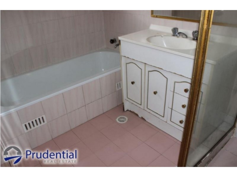 13 Greengate Road, St Helens Park NSW 2560