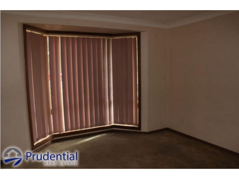 13 Greengate Road, St Helens Park NSW 2560