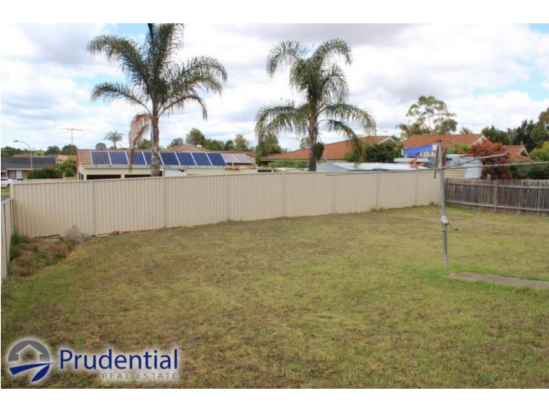 13 Greengate Road, St Helens Park NSW 2560