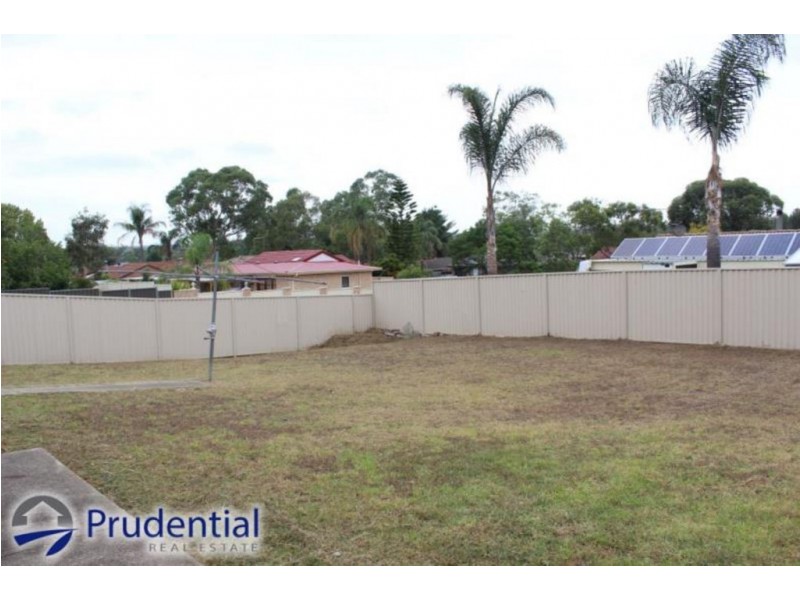 13 Greengate Road, St Helens Park NSW 2560