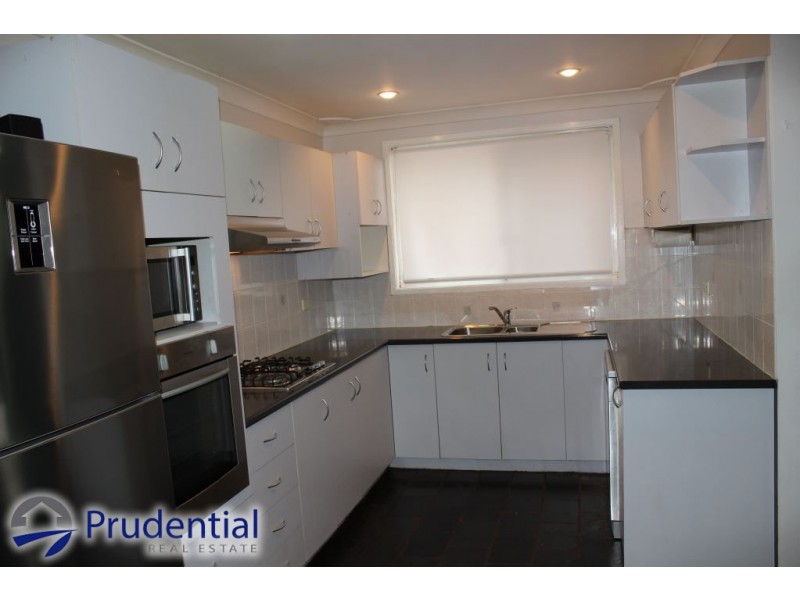 39 Lorenzo Crescent, Rosemeadow NSW 2560