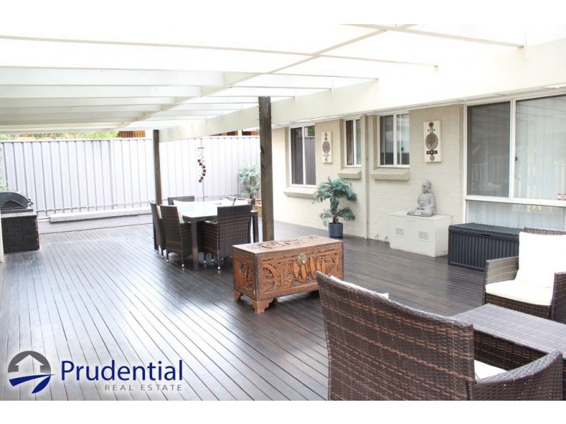 39 Lorenzo Crescent, Rosemeadow NSW 2560