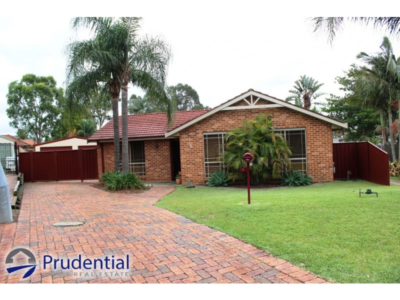 8 Fabian Place, Rosemeadow NSW 2560