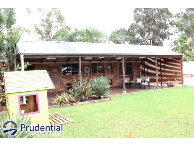 8 Fabian Place, Rosemeadow NSW 2560