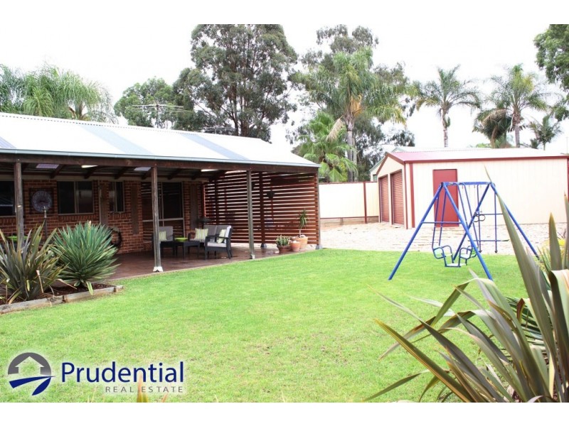 8 Fabian Place, Rosemeadow NSW 2560