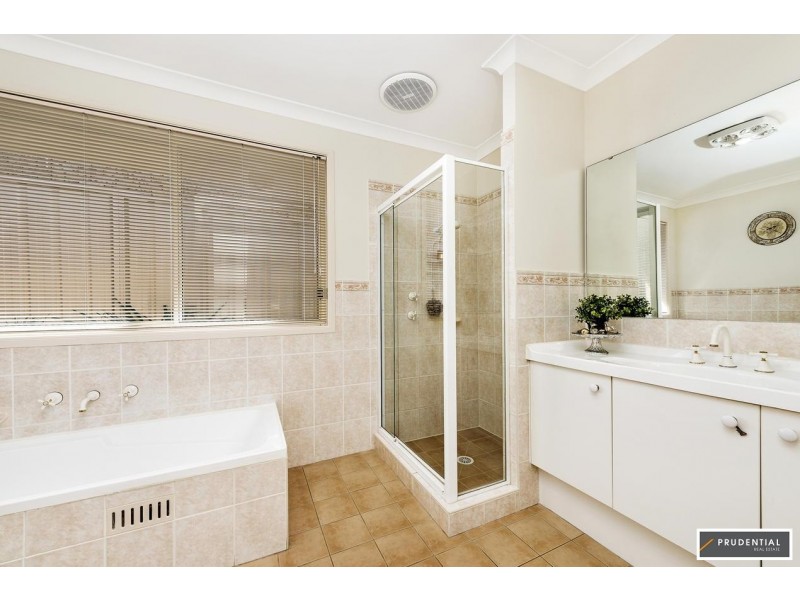 4 Squeers Pl, Ambarvale NSW 2560