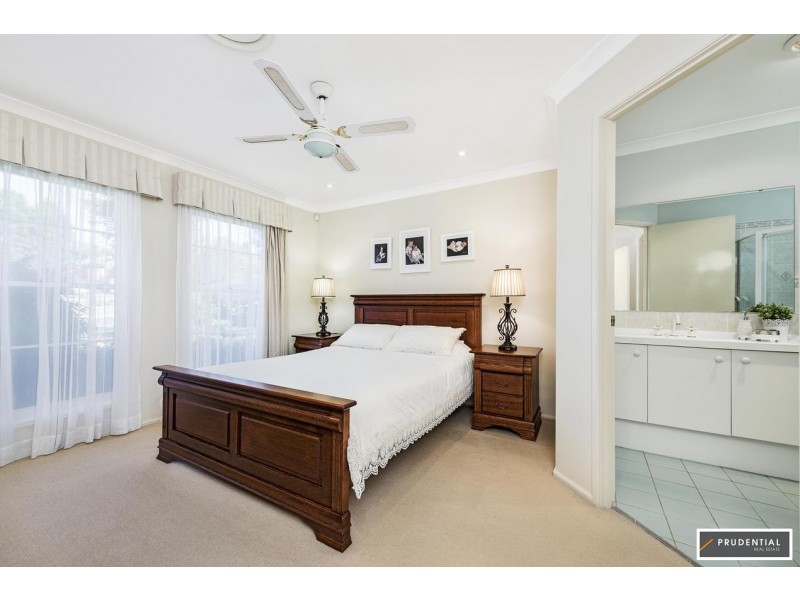 4 Squeers Pl, Ambarvale NSW 2560