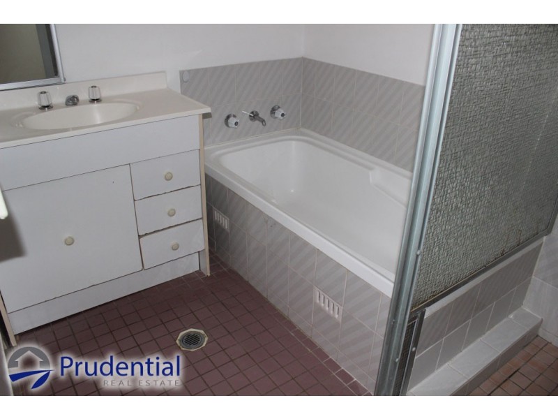 1/11 Mundarda Place, St Helens Park NSW 2560