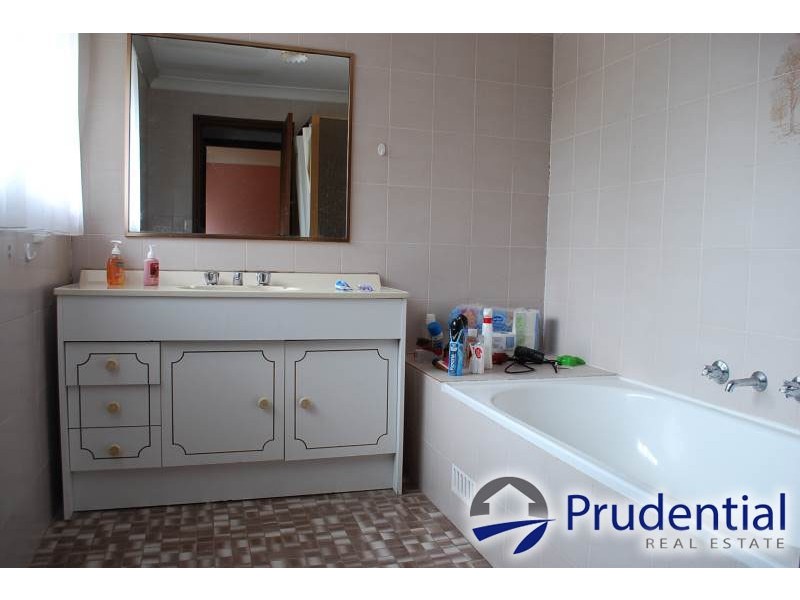 1/3 Illawong Road, Leumeah NSW 2560