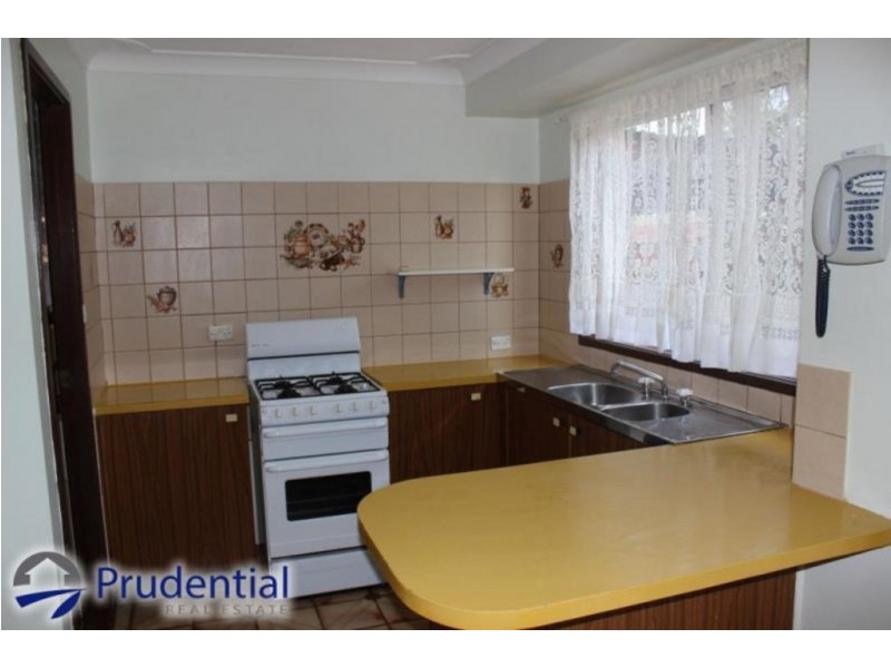 60 Cleopatra Drive, Rosemeadow NSW 2560