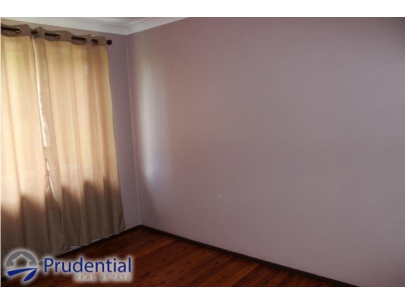 60 Cleopatra Drive, Rosemeadow NSW 2560