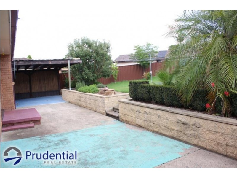 60 Cleopatra Drive, Rosemeadow NSW 2560