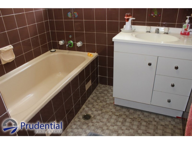 4 Perth Avenue, Campbelltown NSW 2560