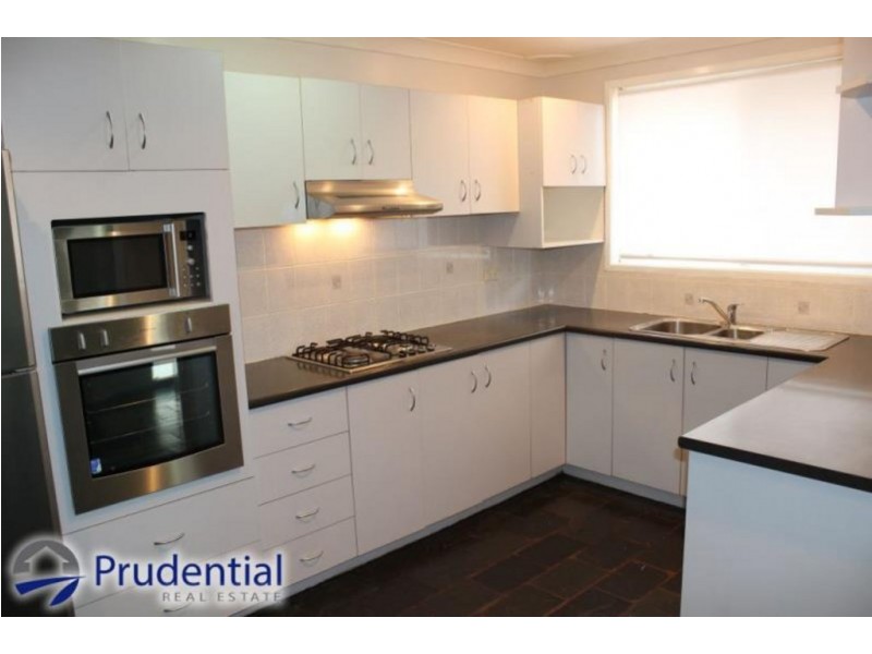 39 Lorenzo Crescent, Rosemeadow NSW 2560