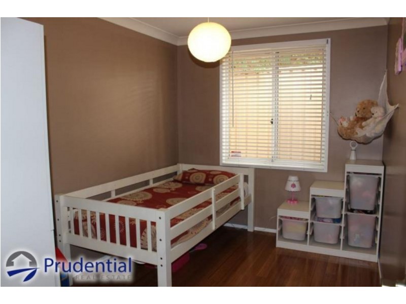 39 Lorenzo Crescent, Rosemeadow NSW 2560
