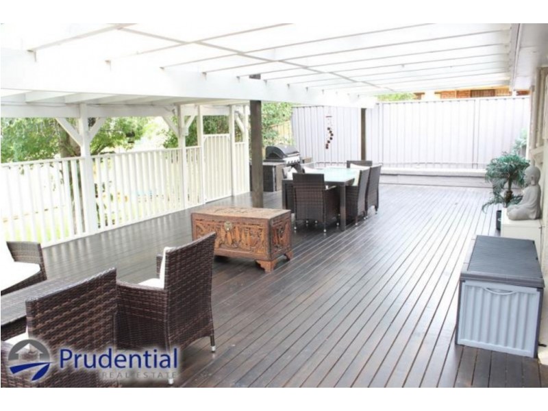 39 Lorenzo Crescent, Rosemeadow NSW 2560