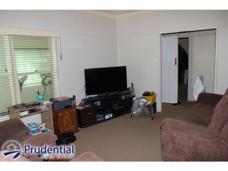 62 Farnsworth Avenue, Campbelltown NSW 2560