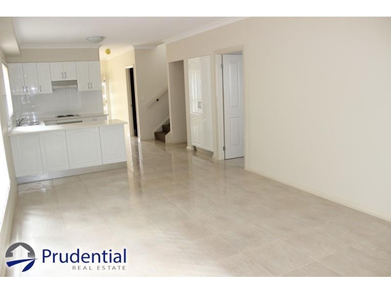 5/102 Feldspar Road, Eagle Vale NSW 2558