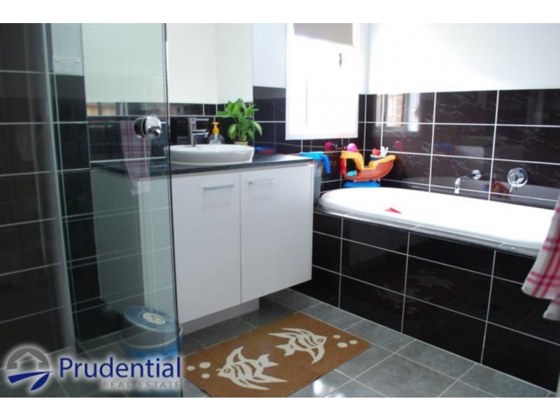 35 Gawler Avenue, Minto NSW 2566