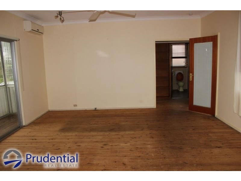 11 Lewin Crescent, Bradbury NSW 2560