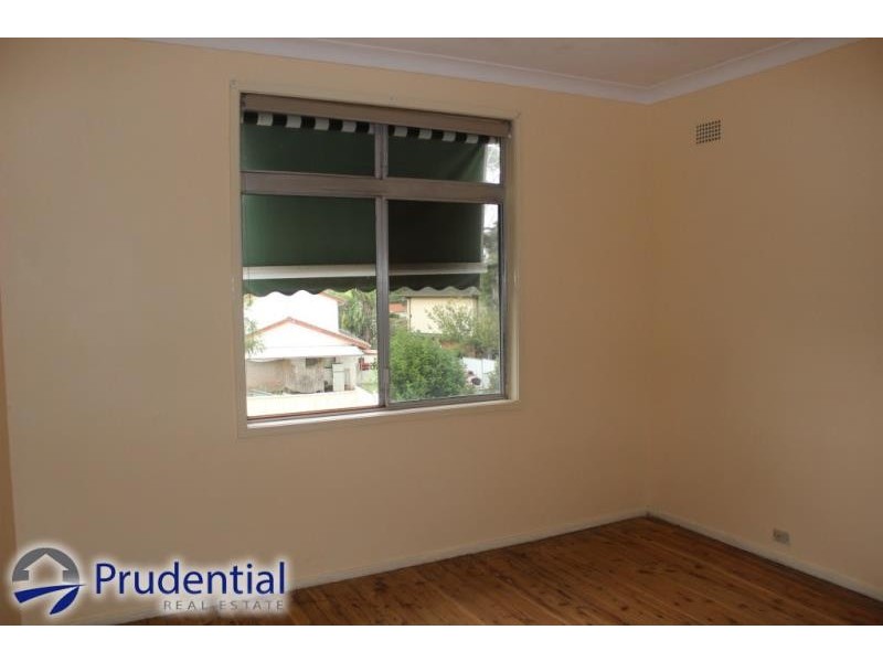 11 Lewin Crescent, Bradbury NSW 2560