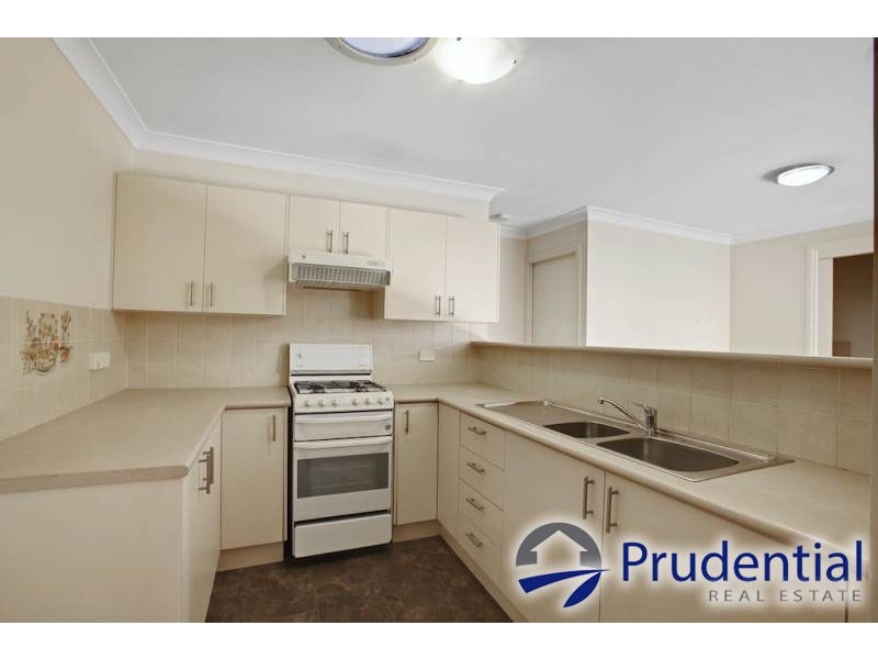 2/8 Carbasse Crescent, St Helens Park NSW 2560