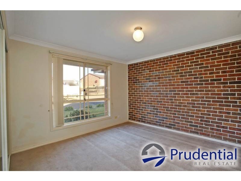 2/8 Carbasse Crescent, St Helens Park NSW 2560