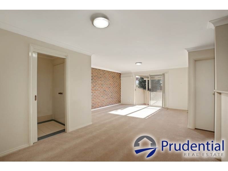 2/8 Carbasse Crescent, St Helens Park NSW 2560