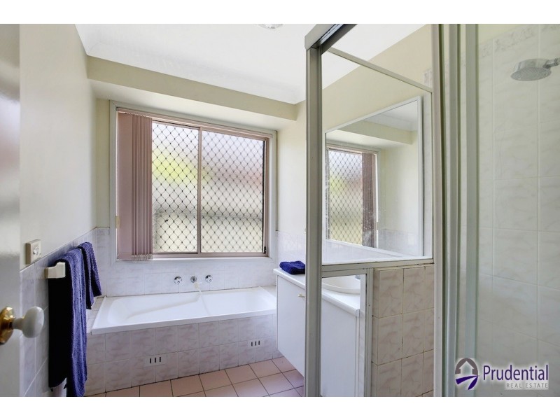 27 Parkholme Circuit, Englorie Park NSW 2560