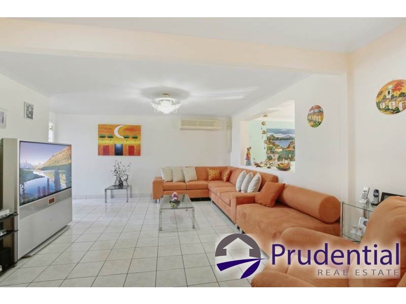 286 Copperfield Drive, Rosemeadow NSW 2560